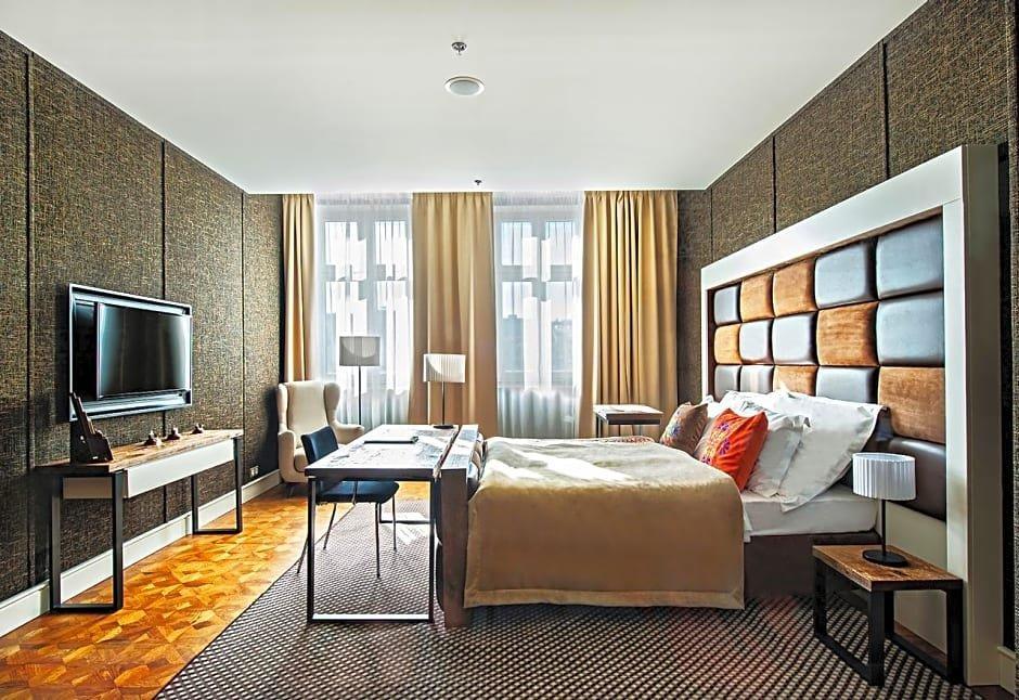 Bristol Tradition And Luxury
